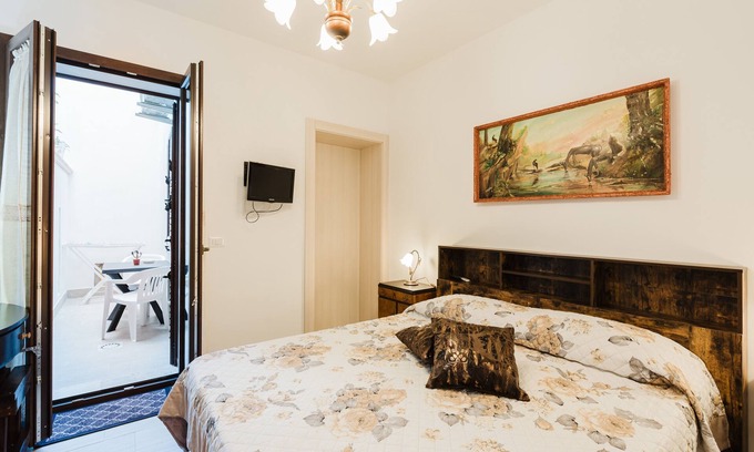 Castelvetrano House | Holiday Home 'Casa Vacanza Nonna Rosina' with Wi-Fi and Air Conditioning