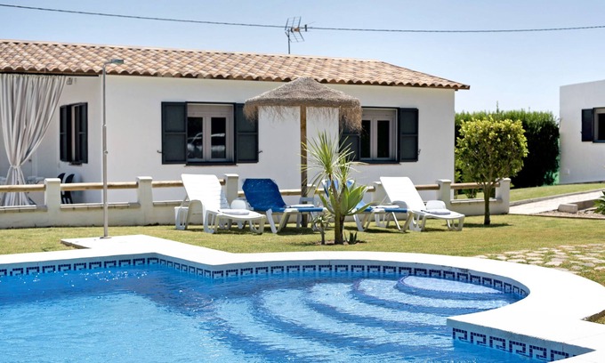 Brena y Marismas de Barbate Natural Park House | Holiday Home "Complejo Maria Marta" with Mountain View, Private Pool & A/C