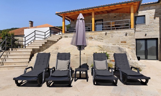 Castelo do Neiva House | Holiday Home 'Da Lage' with Sea View, Wi-Fi and Air Conditioning
