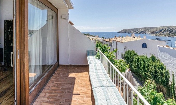 Cadaques House | Holiday Home 'Designer House with Panoramic Views' with Sea View and Air Conditioning