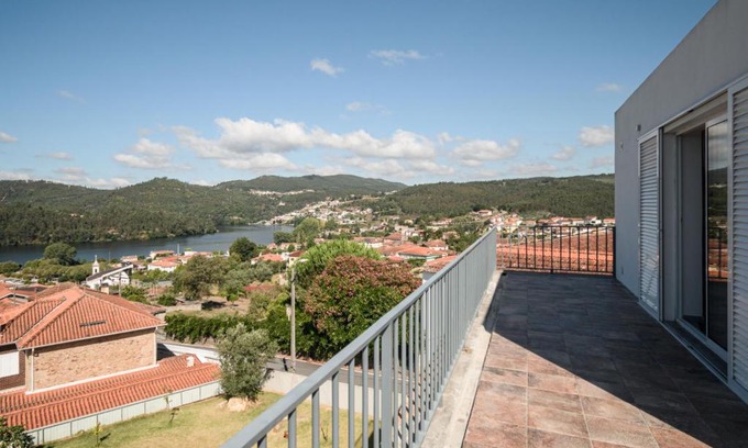 Melres House | Holiday Home Douro view by Interhome