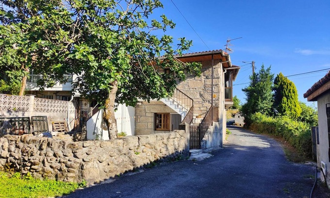 Ramil Apartment | Holiday Home Elena – with Mountain Views, Private Garden and Wi-Fi