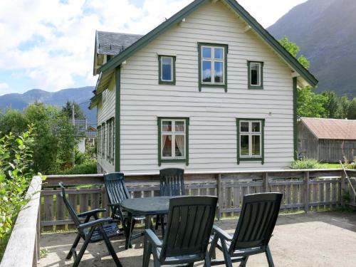 Forde House | Holiday Home Elvehuset by Interhome