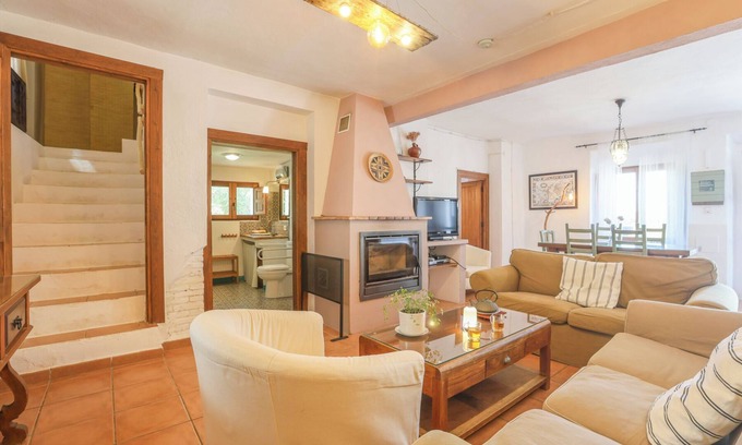 Calabazares House | Holiday Home 'Casa Rural La Trastienda' with Mountain View, Private Pool and Wi-Fi