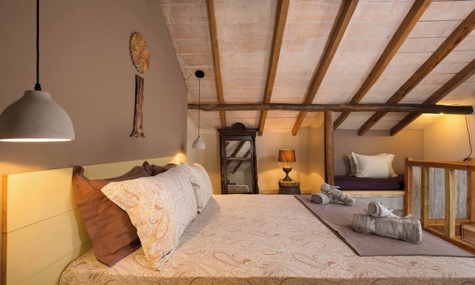 Chlomos House | Holiday Home 'Family House 1800' with Sea View, Wi-Fi and Air Conditioning