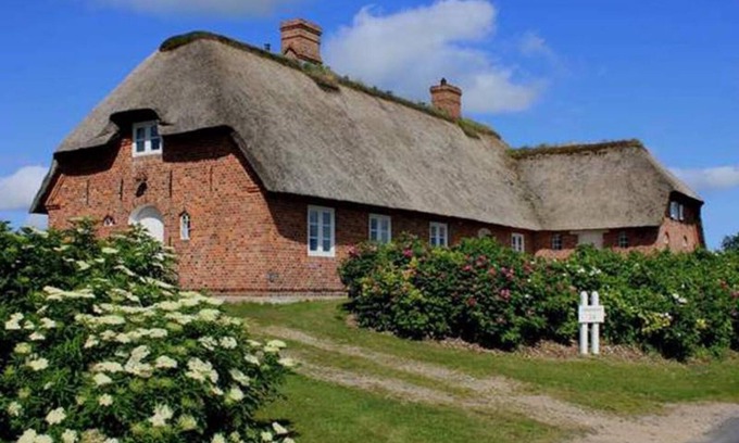 Rodenas House | Holiday Home 'Friesenhaus Hörn' with Private Terrace, Private Garden and Wi-Fi