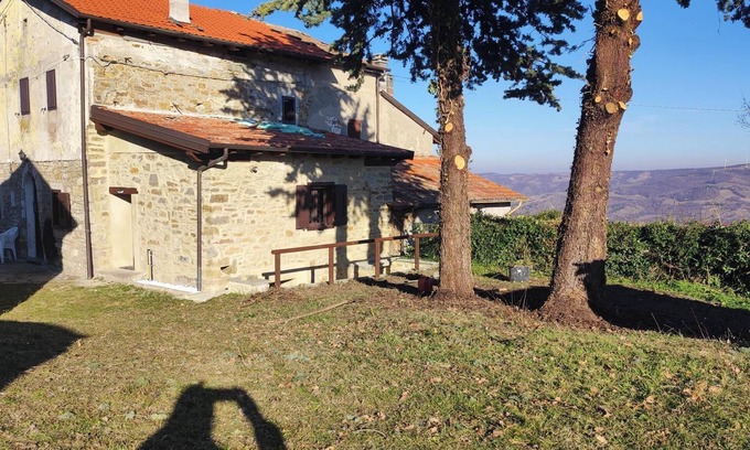 Loiano House | Holiday Home 'Gnazzano Home' with Mountain View, Wi-Fi and Air Conditioning