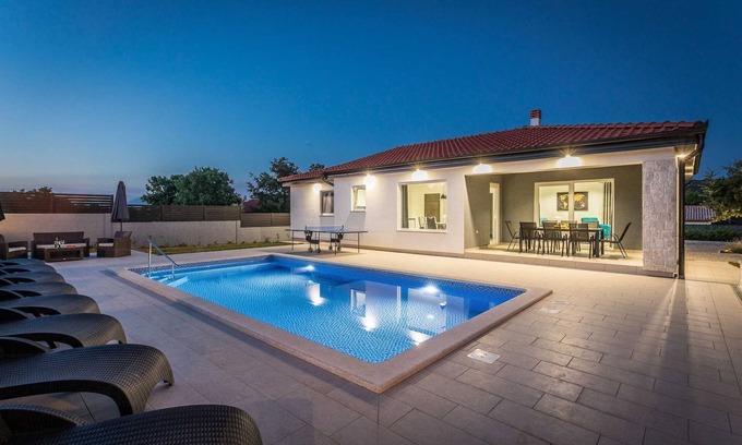Salakovci Ski Chalet | Holiday Home Greta with Private Pool