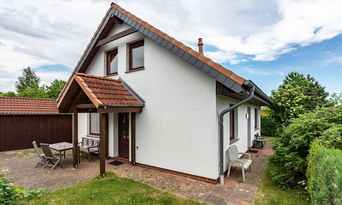 Lauterbach House | Holiday Home 'Haus Seeblick' with Sea View, Private Terrace and Wi-Fi
