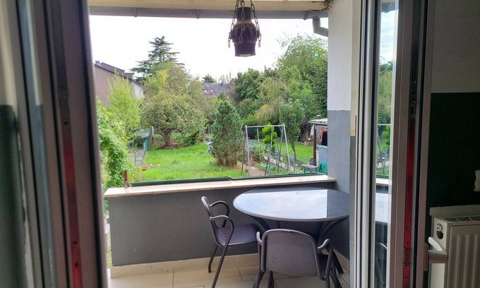 Birkesdorf House | Holiday Home 'Ihr Zuhause Auf Zeit' with Private Terrace, Balcony and Wi-Fi