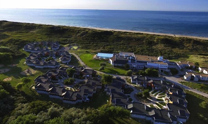 Bleriot-Plage House | Holiday Home in Blיriot Plage with Pool