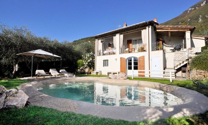 Camaiore House | Holiday Home in Camaiore with 4 bedrooms sleeps 7