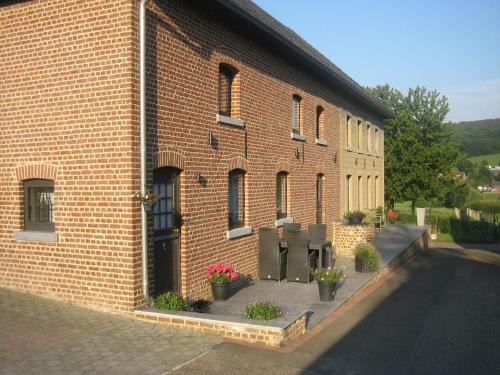 Epen House | Holiday Home in Epen with Garden & BBQ
