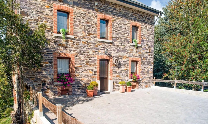 Lierneux House | Holiday Home in Lierneux with Garden