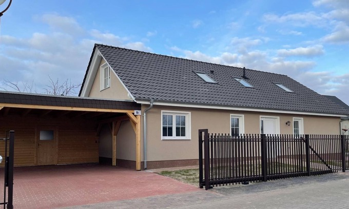 Fehrbellin House | Holiday home in Linum with garden, terrace and barbecue