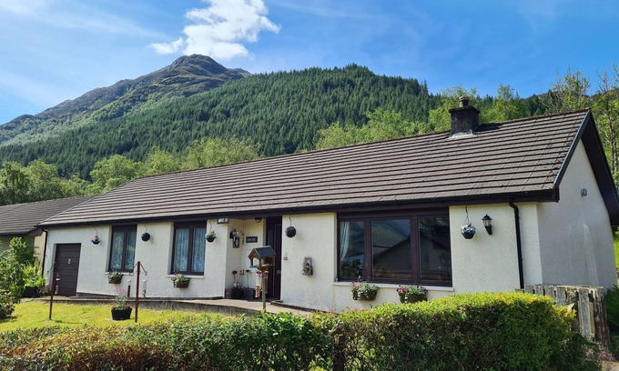 Ratagan Cottage | Holiday Home in Ratagan by Dornie