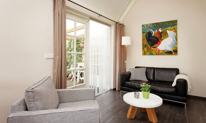 Overlangel House | Holiday Home in Ravenstein with Garden