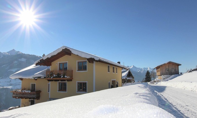 Taxenbach Apartment | Holiday Home in Taxenbach with Hohe Tauern Views