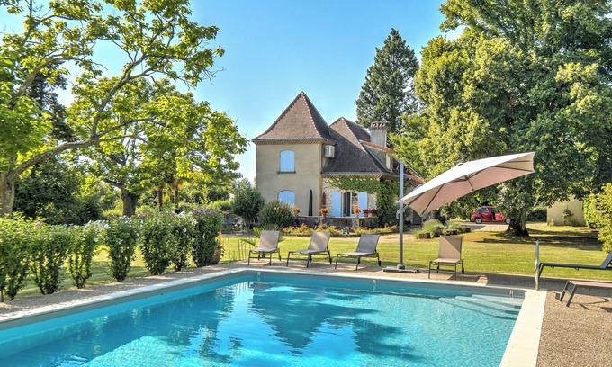 Riberac House | Holiday Home 'Le Puy Bellevue' with Private Pool, Private Terrace and Wi-Fi