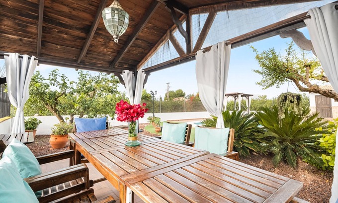 Orihuela House | Holiday Home 'Lo Colorao' with Mountain View, Wi-Fi and Air Conditioning