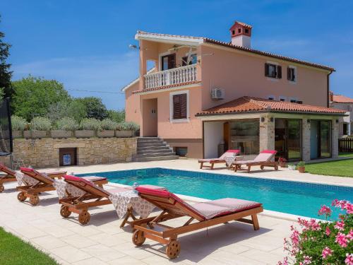 Melnica House | Holiday Home Mirjana by Interhome
