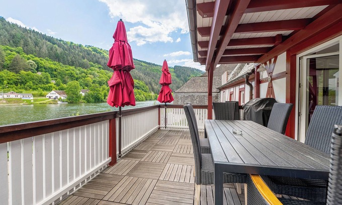 Traben-Trarbach House | Holiday Home 'Moseljuwel' with Sauna, Pool and Lake View