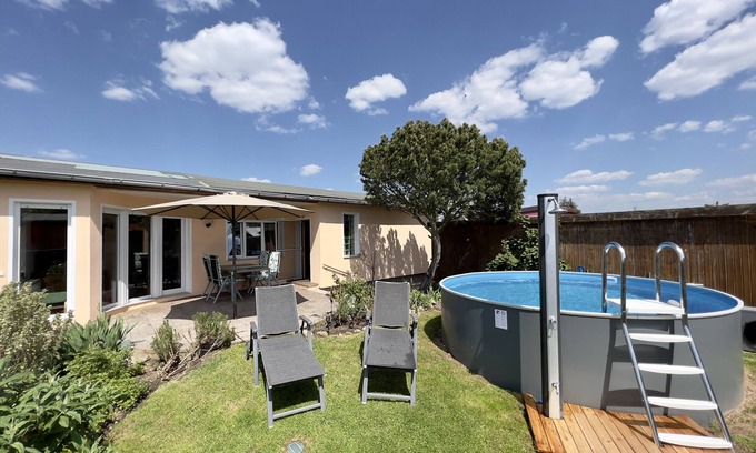 Niegripp House | Holiday home on Lake Niegripper with pool