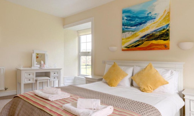 Derwenlas House | Holiday Home Pano by Interhome