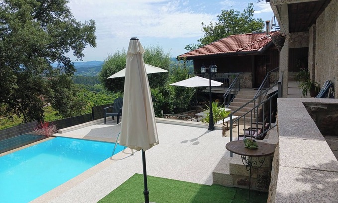 Celorico de Basto House | Holiday Home 'Real De Cima' with Mountain View, Wi-Fi and Air Conditioning