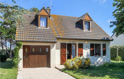 Pirou House | Holiday Home Rue De Seychelles