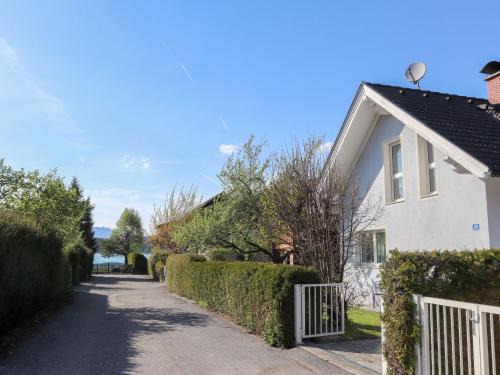 Faak am See House | Holiday Home Seehaus Blue Faak by Interhome