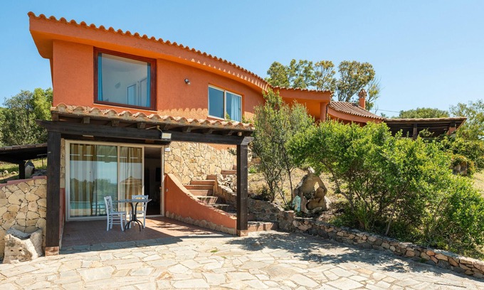 San Sperate House | Holiday Home 'Simius' with Sea View, Wi-Fi and Air Conditioning