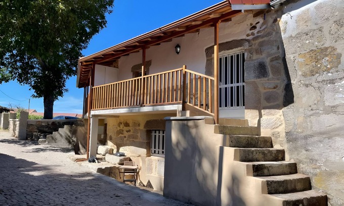 Montalegre House | Holiday Home 'Terrado' with Mountain View, Balcony and Wi-Fi