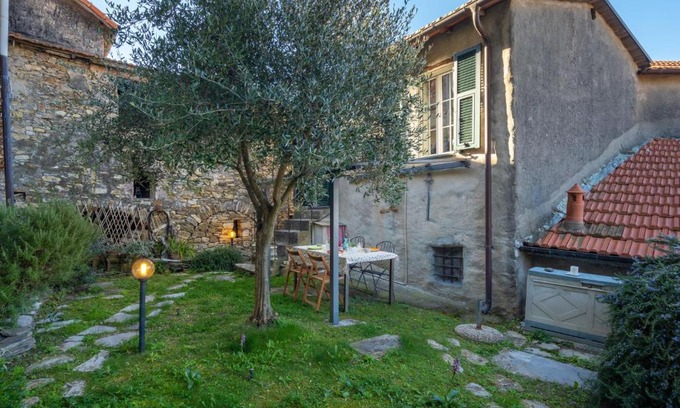 Chiusanico House | Holiday Home U Furnu by Interhome