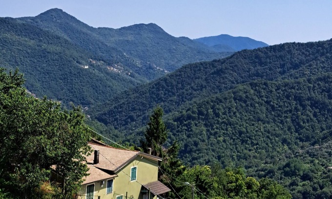 Uscio Apartment | Holiday Home 'Uscio Natura' with Mountain View, Wi-Fi and Air Conditioning