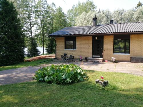 Askola Ski Chalet | Holiday Home Villa Valkojarvi