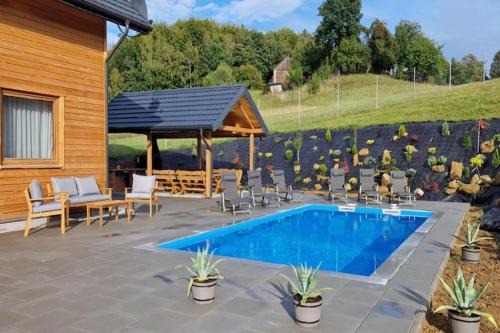 gmina Iwierzyce House | Holiday Home Wi niowa with Pool and Nature
