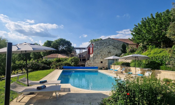 Ribagnac House | Holiday home with garden and swimming pool