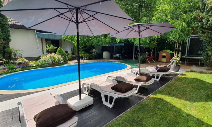 Siofok House | Holiday home with large swimming pool