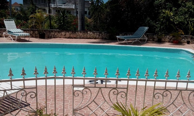 IronShore Estates Apartment | Holiday House at Villa Montego