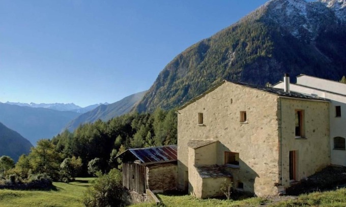 Brusio House | Holiday house Brusio for 1 - 6 persons with 3 bedrooms - Historical building