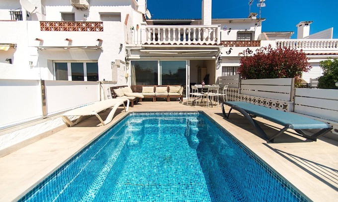 Empuriabrava House | Holiday house Empuriabrava for 1 - 6 persons with 3 bedrooms - Holiday home