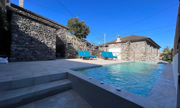 Porto Moniz House | Holiday house Seixal for 1 - 6 persons with 3 bedrooms - Row house