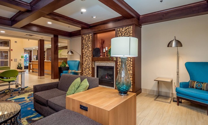 Marshfield Hotel | Holiday Inn & Conference Center Marshfield by IHG