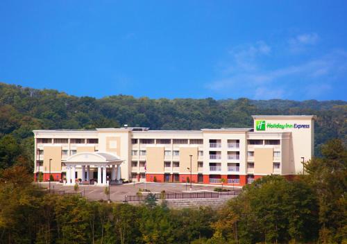 Dent Hotel | Holiday Inn Express Cincinnati West by IHG
