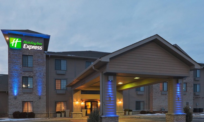 Greensburg Hotel | Holiday Inn Express Greensburg by IHG