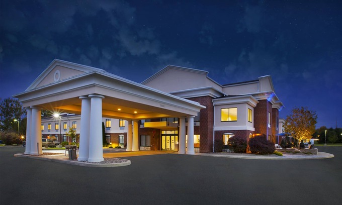 Fishers Hotel | Holiday Inn Express Hotel & Suites Rochester - Victor by IHG