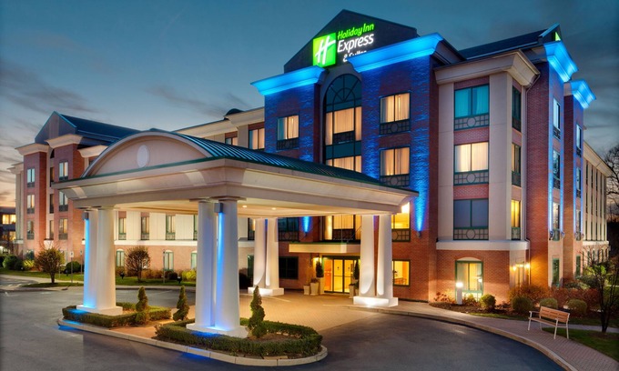 Warwick Hotel | Holiday Inn Express Hotel & Suites Warwick-Providence (Arpt) by IHG