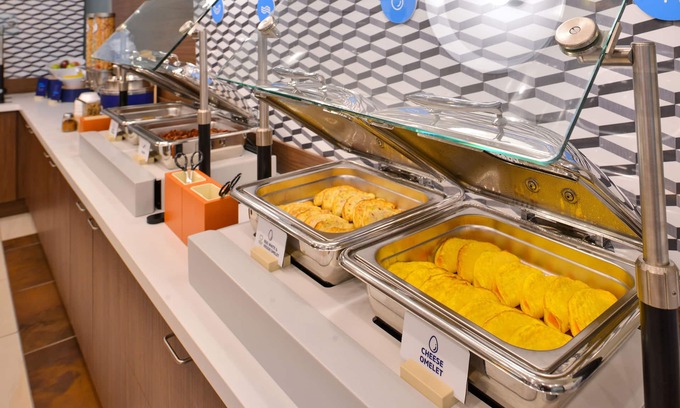 Corning Hotel | Holiday Inn Express Hotel & Suites Corning by IHG
