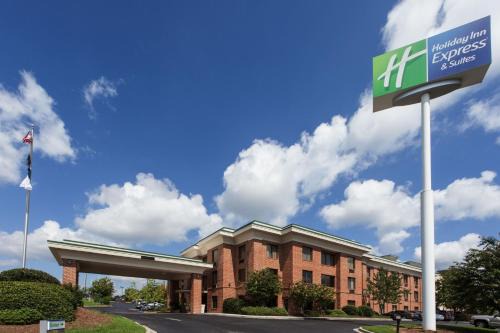 Royal Pines Estates Hotel | Holiday Inn Express Hotel & Suites Columbia-I-20 at Clemson Road by IHG
